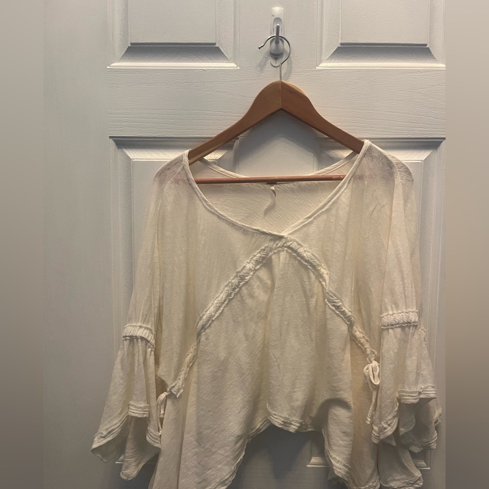 PRE-OWNED FREE PEOPLE WOMEN'S IVORY BOHO TOP- SMALL